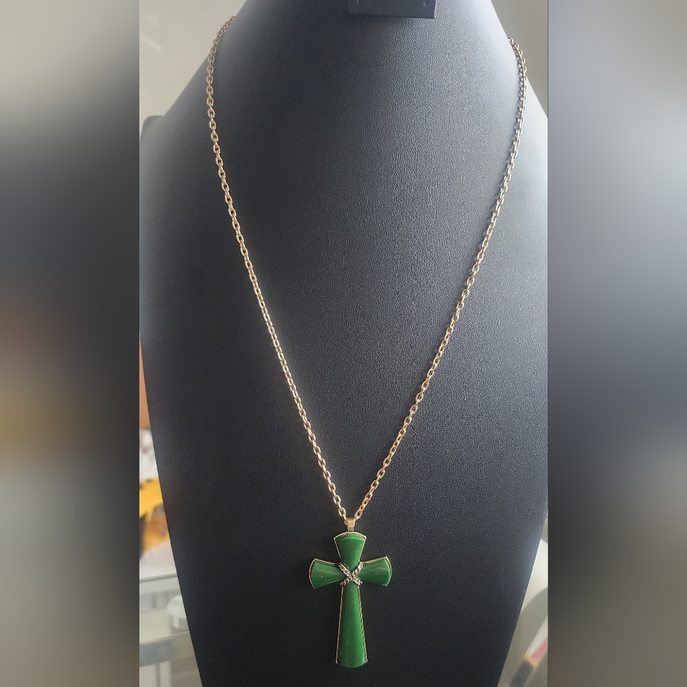 Avon Elegant‎ Green Cross Pendant Necklace ( Faux Jade)